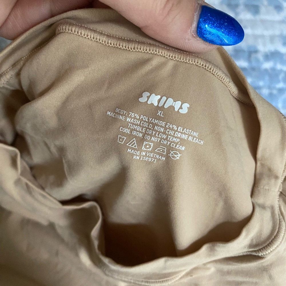 Skims Long Sleeve Bodysuit - Picture 2 of 2